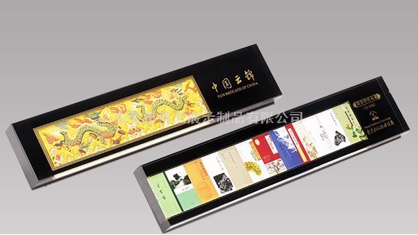 S形軟燈條,讓亞克力展架有更多展示的機(jī)會