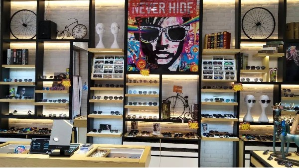 如何設(shè)計(jì)手機(jī)用的亞克力展示架呢？