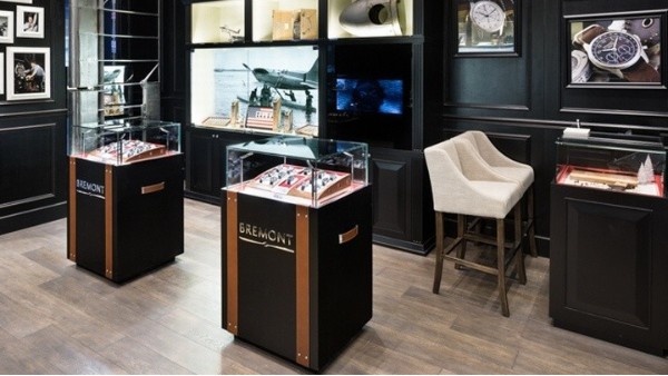 如何使用亞克力展示架，可以讓它保持一直通透和增加壽命呢？