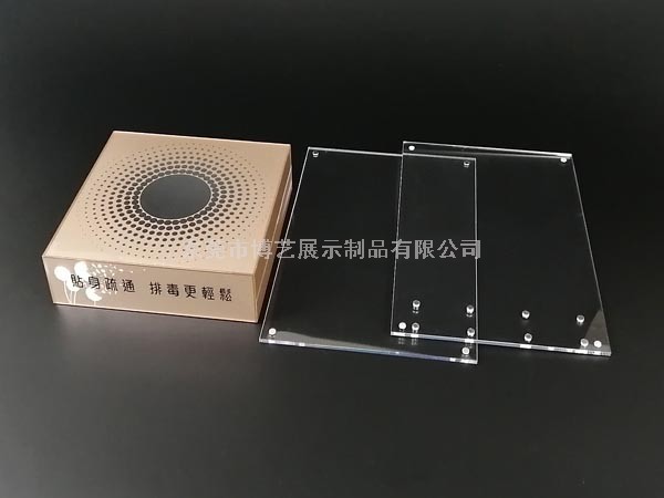 平常在使用亞克力制品時應(yīng)該怎樣清潔呢